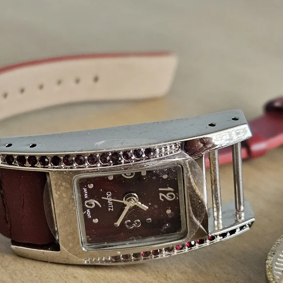 Watch Lot Vintage to Y2K for TLC Scrap Benrus Anne Klein Avon Timex Sharp - Picture 4 of 11